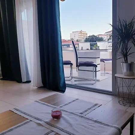 Superbe A Deux Pas Du Centre Cannes